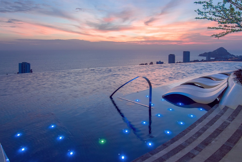 Holiday Inn Resort Vana Nava Hua Hin by IHG — Swimming pool in Hua Hin, Prachuap Khiri Khan