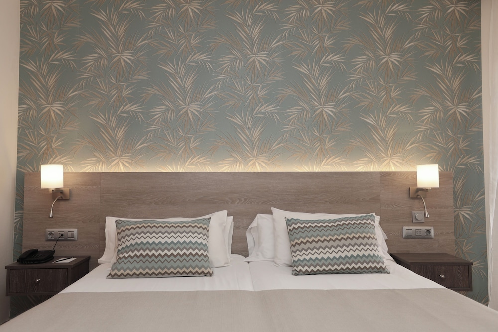 Hotel Puerto Palace — Hotel rooms in Puerto de la Cruz, Canary Islands