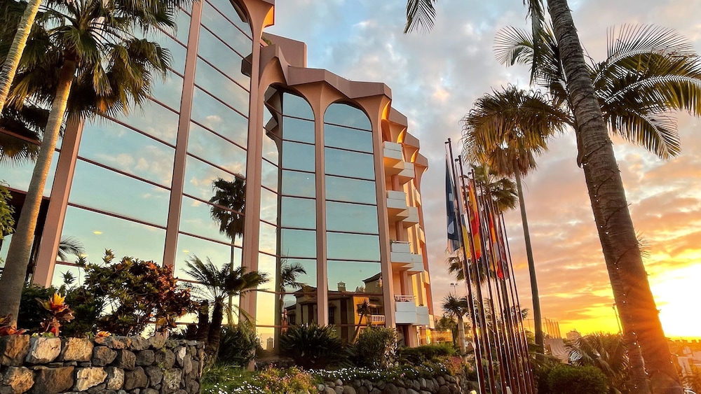 Hotel Puerto Palace — Hotel building in Puerto de la Cruz, Canary Islands