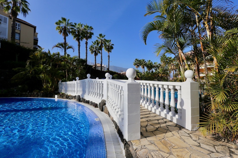 Hotel Puerto Palace — Swimming pool in Puerto de la Cruz, Canary Islands