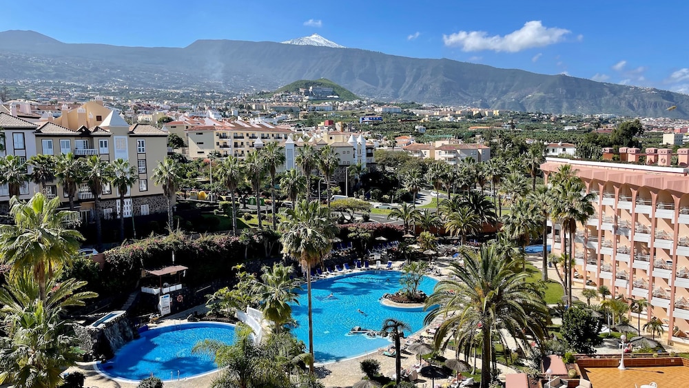 Hotel Puerto Palace — Swimming pool in Puerto de la Cruz, Canary Islands