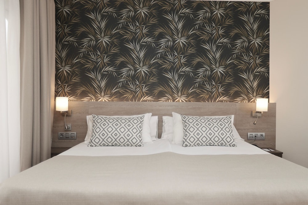 Hotel Puerto Palace — Hotel rooms in Puerto de la Cruz, Canary Islands
