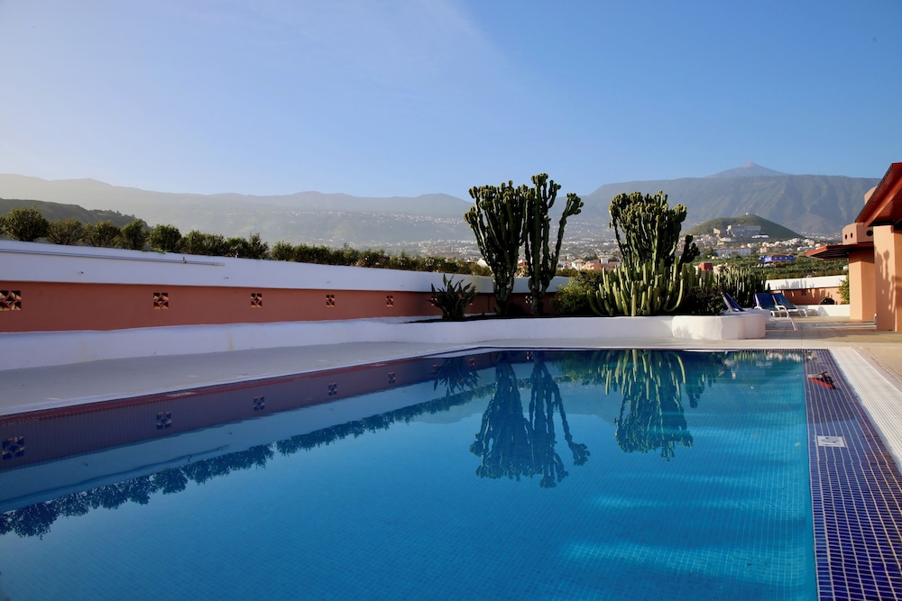 Hotel Puerto Palace — Swimming pool in Puerto de la Cruz, Canary Islands