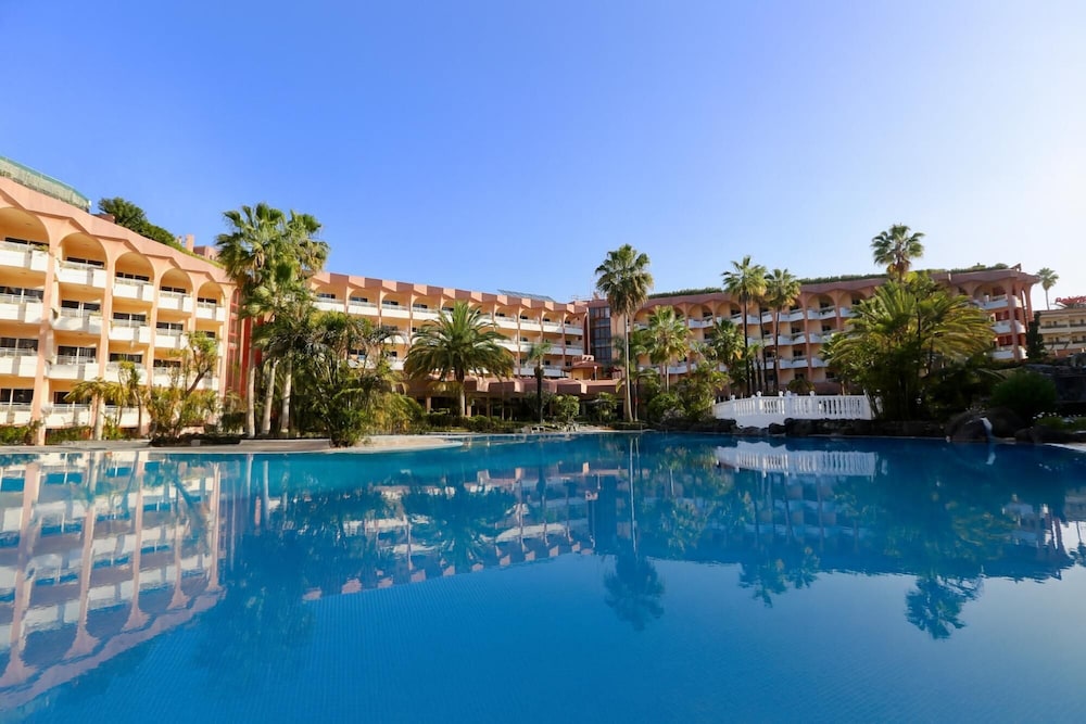Hotel Puerto Palace — Swimming pool in Puerto de la Cruz, Canary Islands