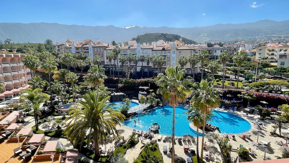 Hotel Puerto Palace — Swimming pool in Puerto de la Cruz, Canary Islands