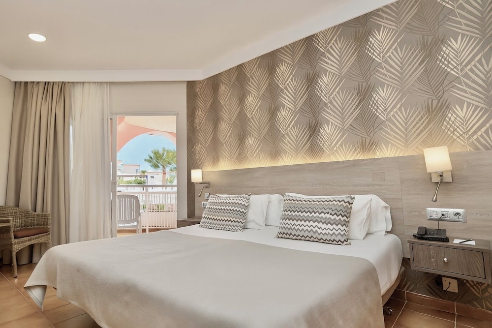 Hotel Puerto Palace — Hotel rooms in Puerto de la Cruz, Canary Islands