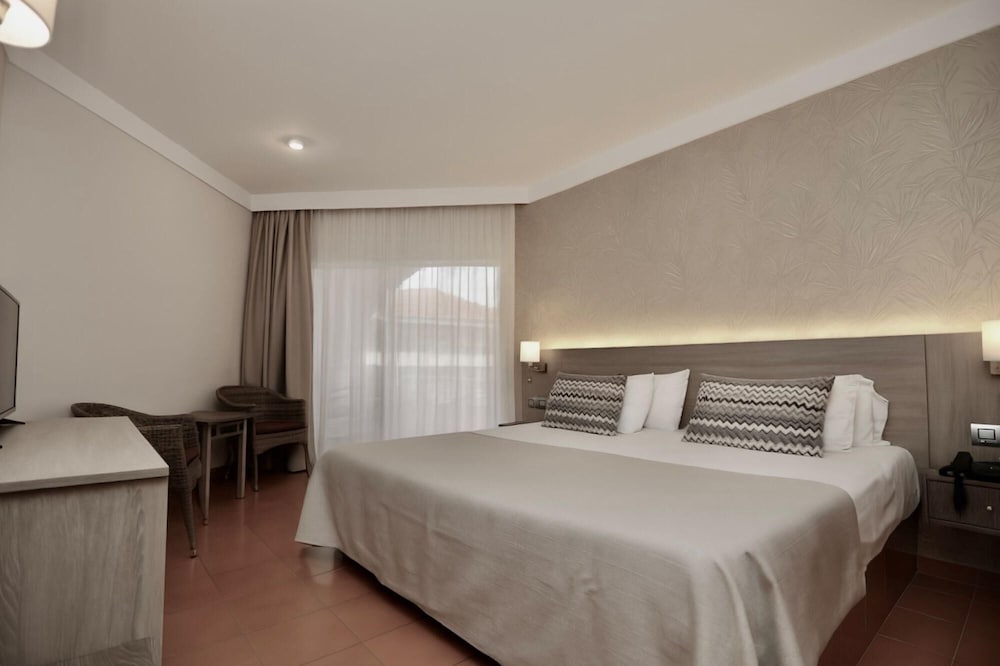 Hotel Puerto Palace — Hotel rooms in Puerto de la Cruz, Canary Islands