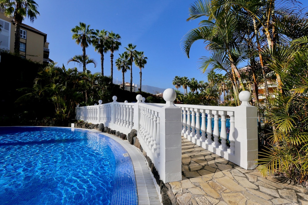 Hotel Puerto Palace — Swimming pool in Puerto de la Cruz, Canary Islands