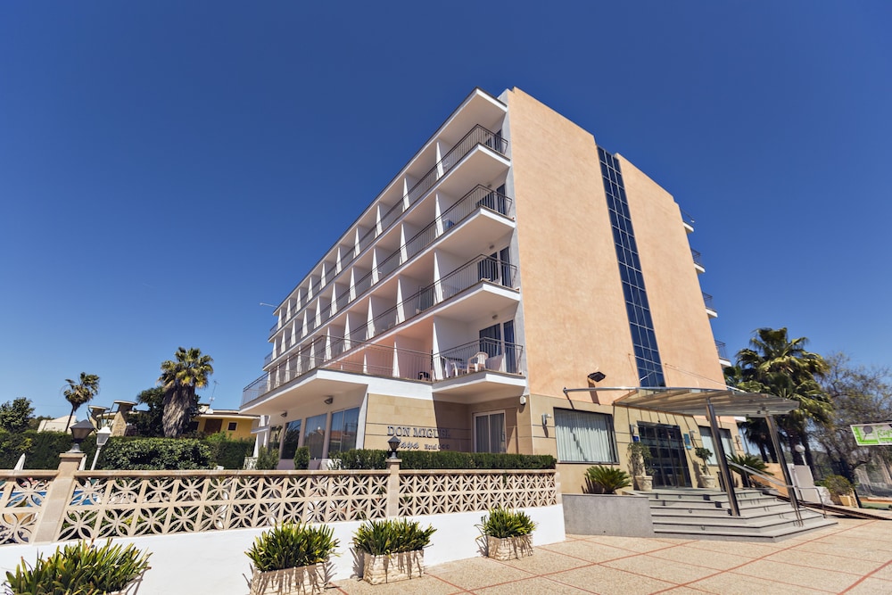 Hotel Don Miguel Playa — Hotel building in Playa de Palma, Balearic Islands