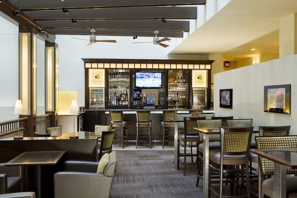 DoubleTree Suites by Hilton Hotel Boston - Cambridge — Restaurant & bars in Boston, Massachusetts