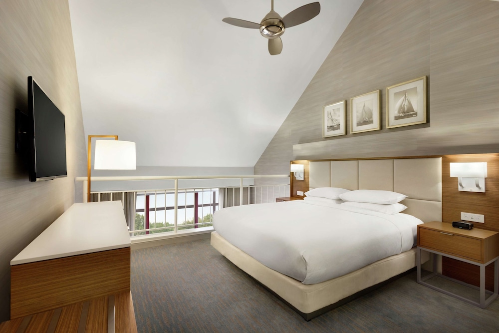 DoubleTree Suites by Hilton Hotel Boston - Cambridge — Hotel rooms in Boston, Massachusetts