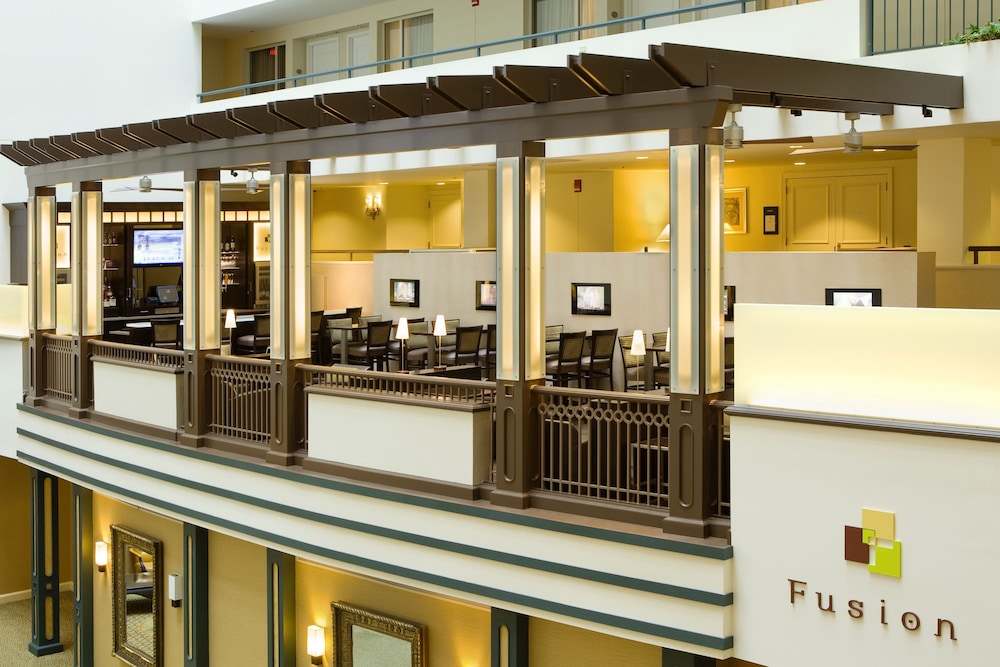 DoubleTree Suites by Hilton Hotel Boston - Cambridge — Restaurant & bars in Boston, Massachusetts