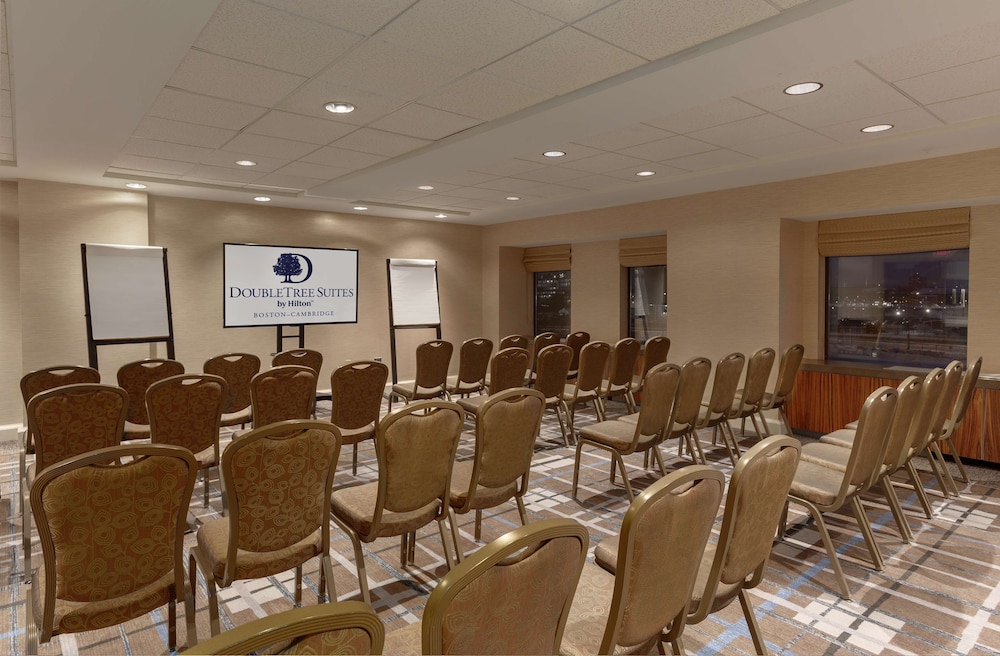 DoubleTree Suites by Hilton Hotel Boston - Cambridge — Hotel building in Boston, Massachusetts