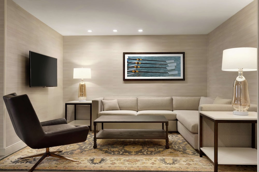 DoubleTree Suites by Hilton Hotel Boston - Cambridge — Hotel rooms in Boston, Massachusetts