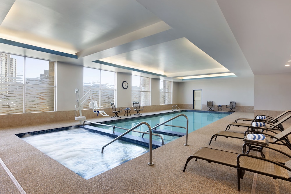 DoubleTree Suites by Hilton Hotel Boston - Cambridge — Swimming pool in Boston, Massachusetts