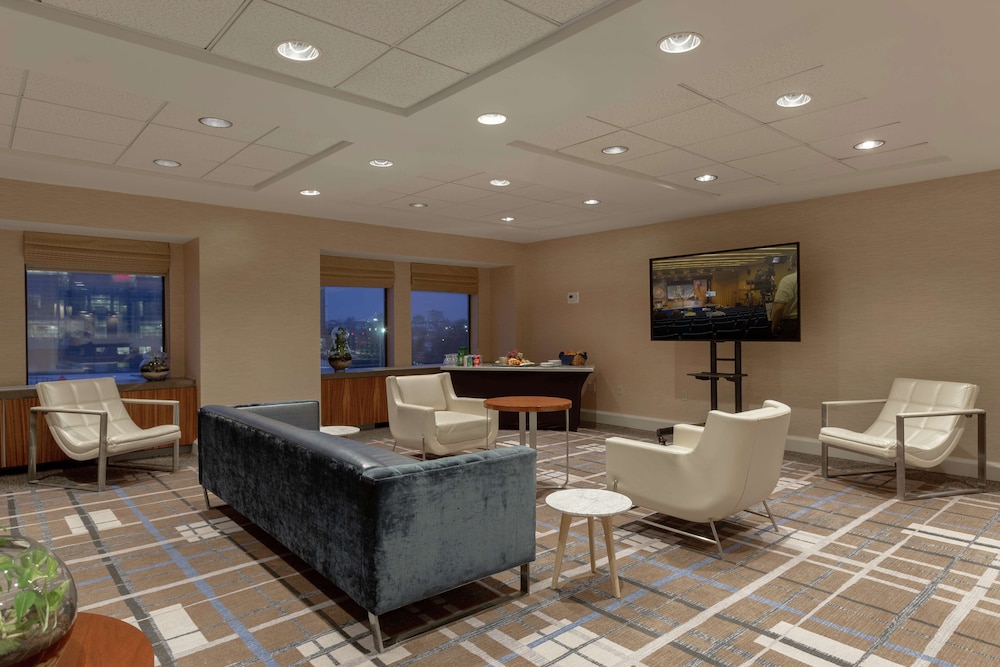 DoubleTree Suites by Hilton Hotel Boston - Cambridge — Hotel rooms in Boston, Massachusetts