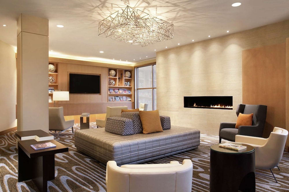 DoubleTree Suites by Hilton Hotel Boston - Cambridge — Hotel rooms in Boston, Massachusetts