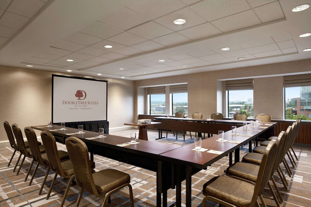 DoubleTree Suites by Hilton Hotel Boston - Cambridge — Hotel building in Boston, Massachusetts