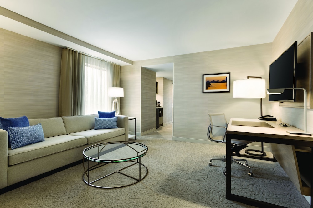 DoubleTree Suites by Hilton Hotel Boston - Cambridge — Hotel rooms in Boston, Massachusetts