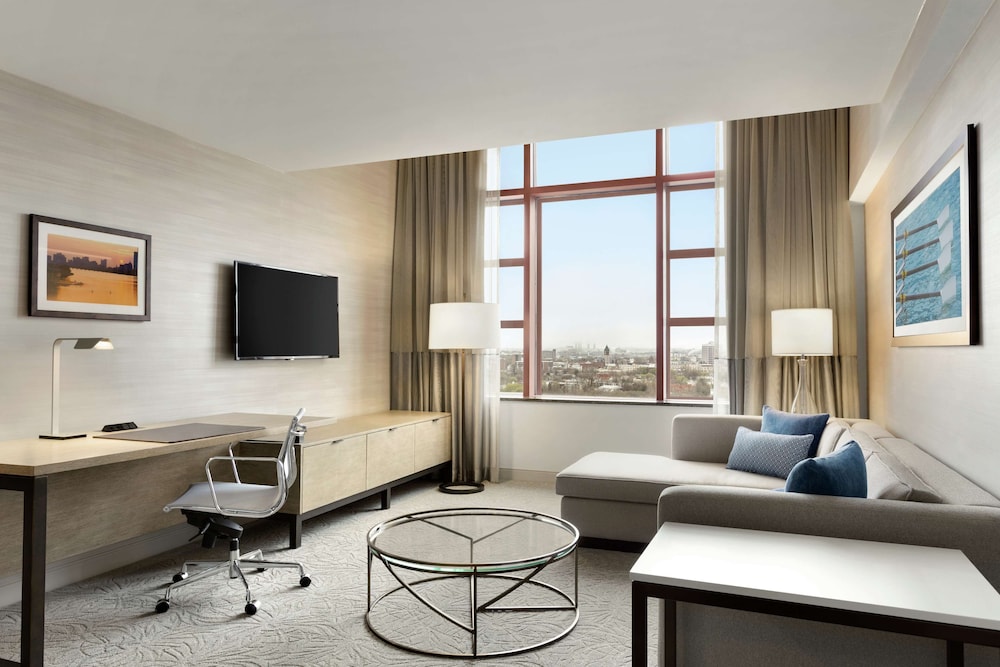 DoubleTree Suites by Hilton Hotel Boston - Cambridge — Hotel rooms in Boston, Massachusetts