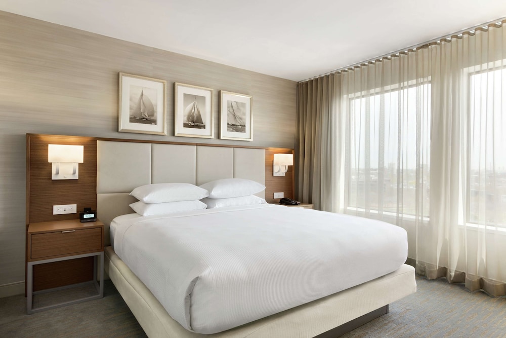 DoubleTree Suites by Hilton Hotel Boston - Cambridge — Hotel rooms in Boston, Massachusetts
