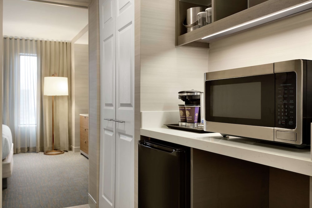 DoubleTree Suites by Hilton Hotel Boston - Cambridge — Hotel rooms in Boston, Massachusetts