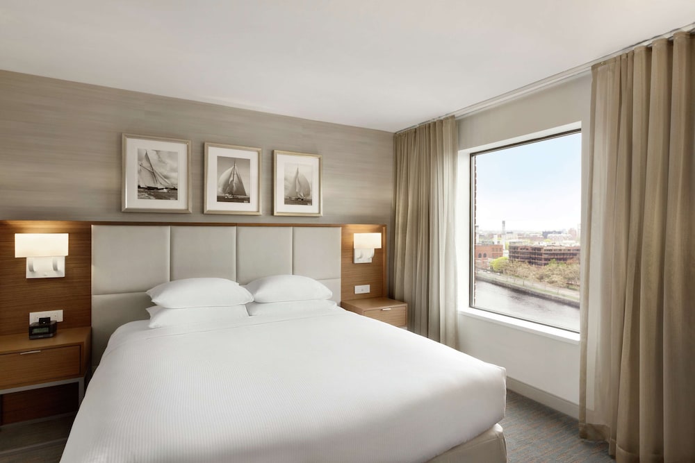 DoubleTree Suites by Hilton Hotel Boston - Cambridge — Hotel rooms in Boston, Massachusetts