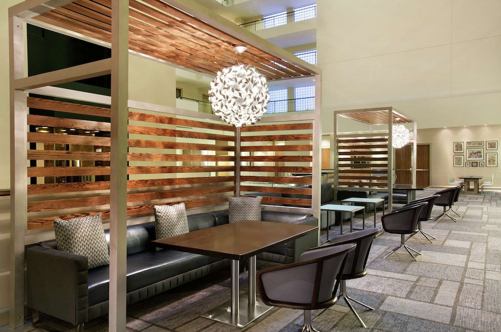 DoubleTree Suites by Hilton Hotel Boston - Cambridge — Restaurant & bars in Boston, Massachusetts