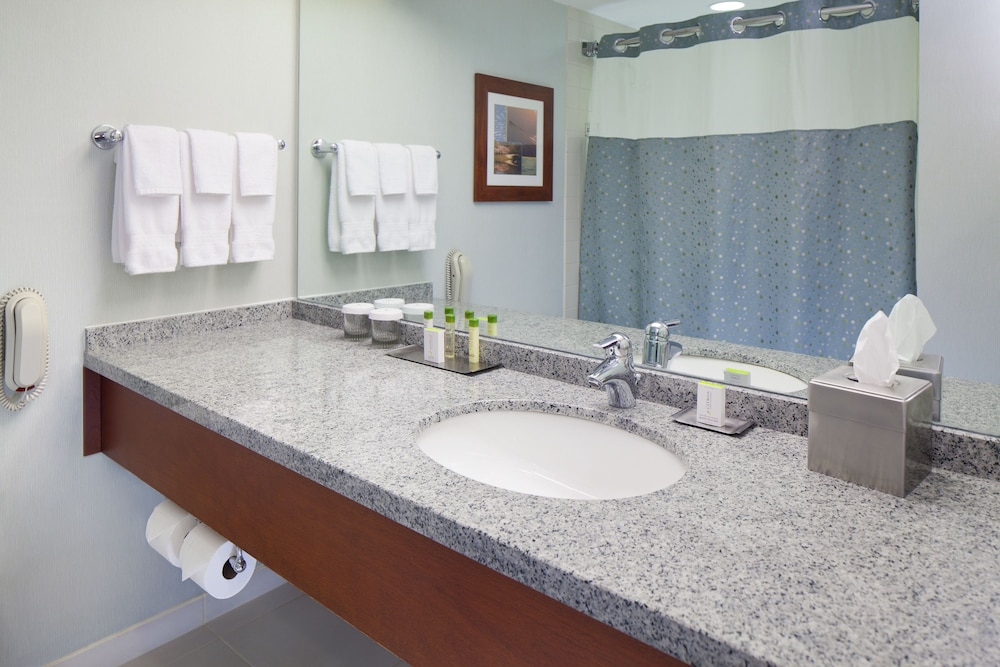 DoubleTree Suites by Hilton Hotel Boston - Cambridge — Hotel rooms in Boston, Massachusetts