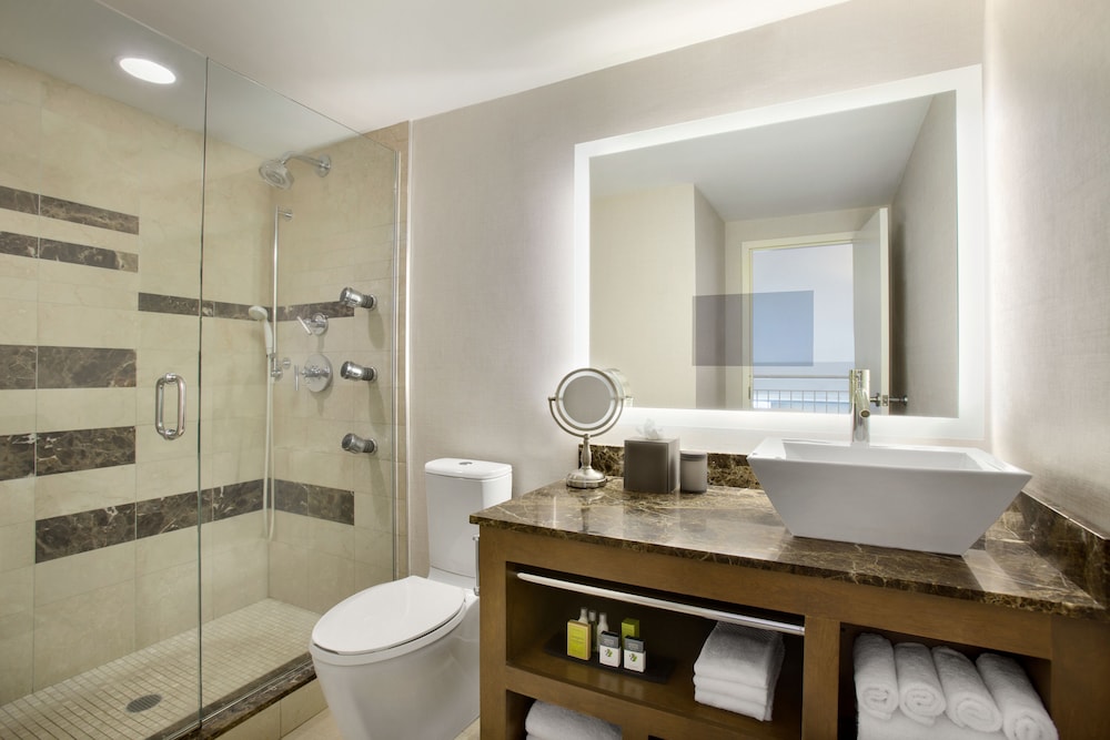 DoubleTree Suites by Hilton Hotel Boston - Cambridge — Hotel rooms in Boston, Massachusetts