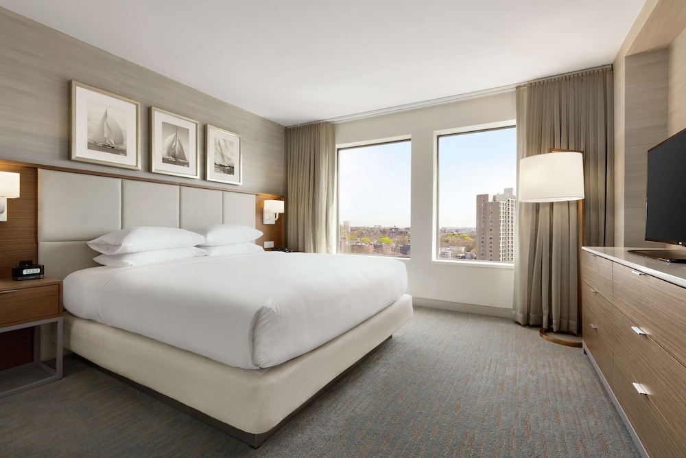 DoubleTree Suites by Hilton Hotel Boston - Cambridge — Hotel rooms in Boston, Massachusetts