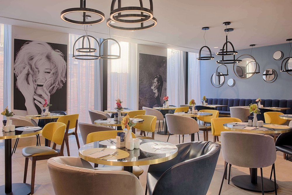 Avani Rio Novo Venice Hotel — Restaurant & bars in Venice, Veneto