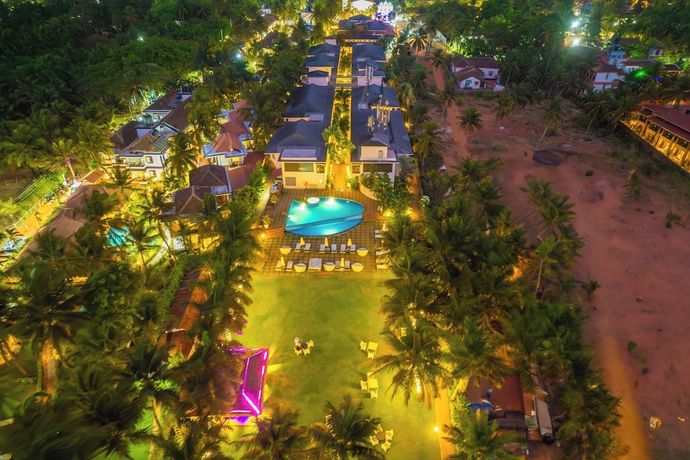 O Hotel Goa, Candolim Beach — Swimming pool in Candolim, Goa