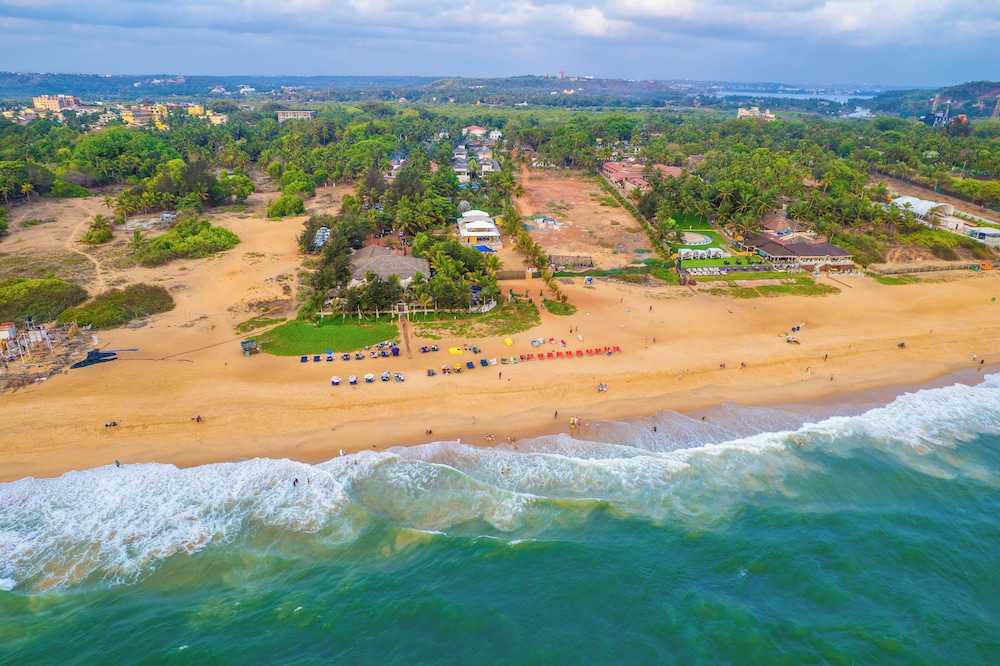 O Hotel Goa, Candolim Beach — Beach in Candolim, Goa