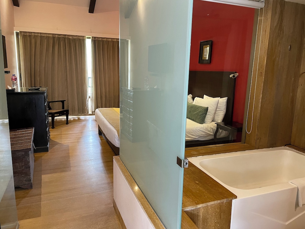 O Hotel Goa, Candolim Beach — Hotel rooms in Candolim, Goa
