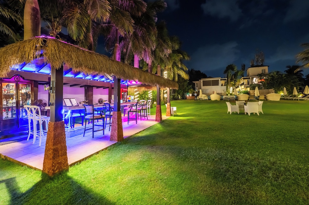 O Hotel Goa, Candolim Beach — Restaurant & bars in Candolim, Goa