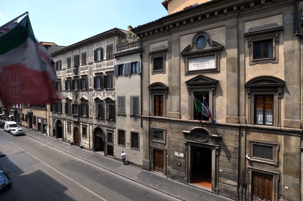 Residenza Conte di Cavour & Rooftop — Hotel building in Florence, Tuscany