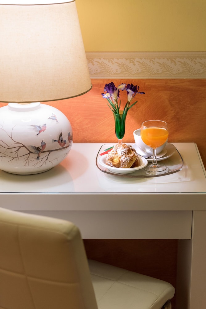 Residenza Conte di Cavour & Rooftop — Hotel rooms in Florence, Tuscany