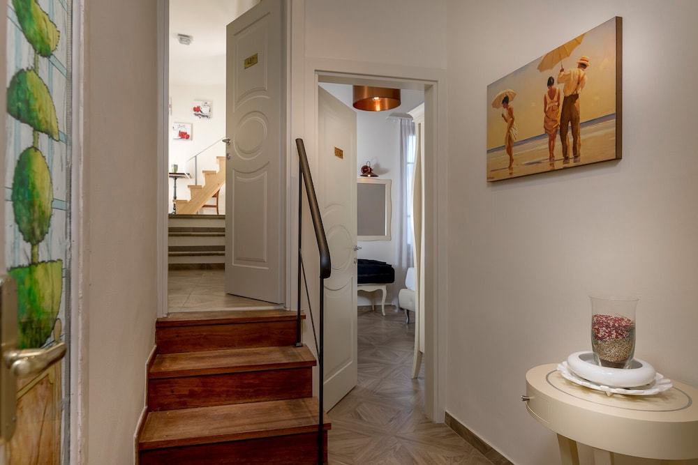 Residenza Conte di Cavour & Rooftop — Hotel rooms in Florence, Tuscany