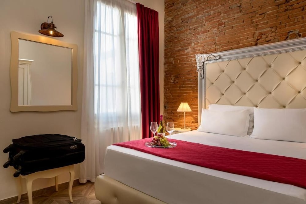 Residenza Conte di Cavour & Rooftop — Hotel rooms in Florence, Tuscany