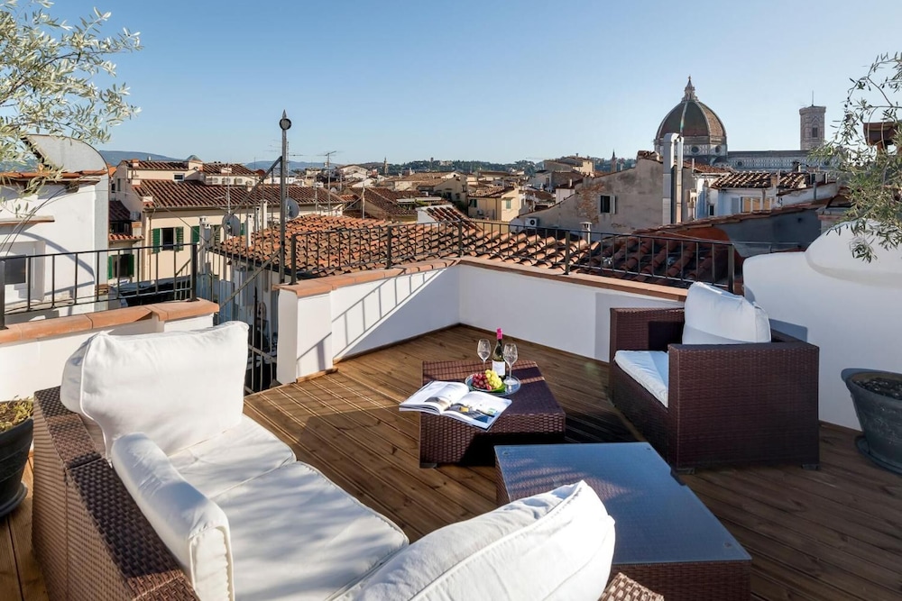 Residenza Conte di Cavour & Rooftop — Hotel rooms in Florence, Tuscany