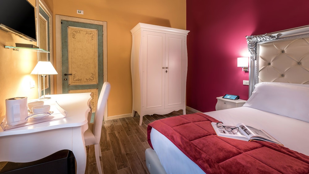 Residenza Conte di Cavour & Rooftop — Hotel rooms in Florence, Tuscany