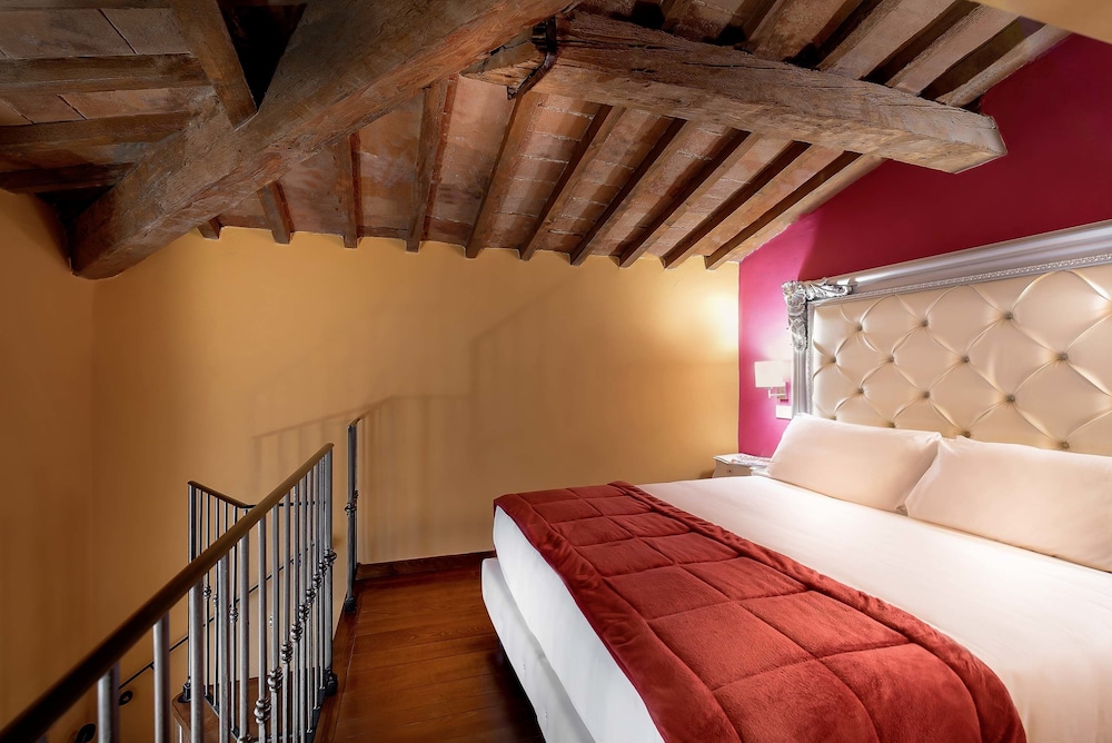 Residenza Conte di Cavour & Rooftop — Hotel rooms in Florence, Tuscany