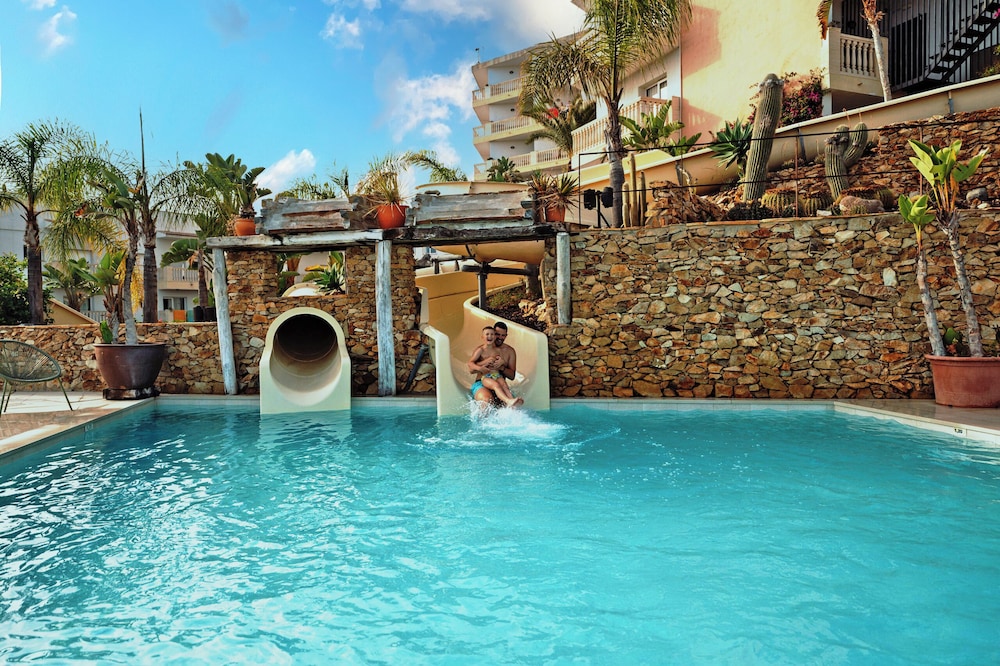 Alba Seleqtta — Pool in Lloret de Mar, Catalonia