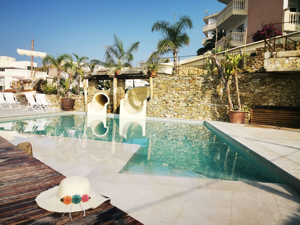 Alba Seleqtta — Swimming pool in Lloret de Mar, Catalonia