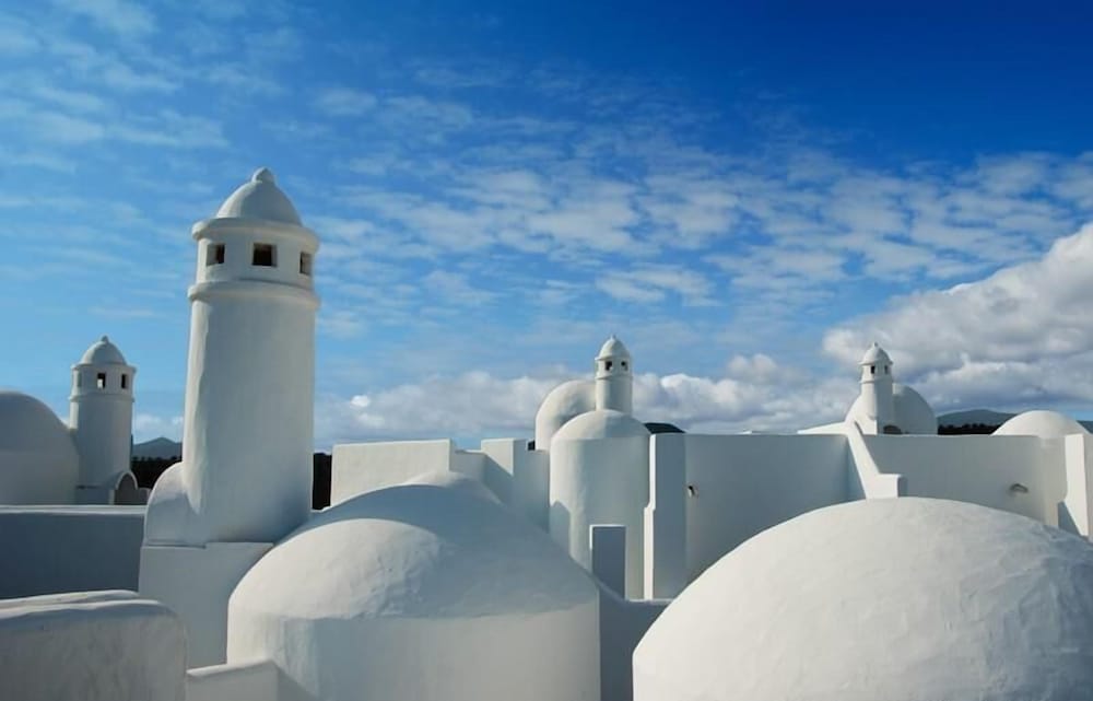 Tabaiba Apartamentos — Hotel building in Costa Teguise, Canary Islands