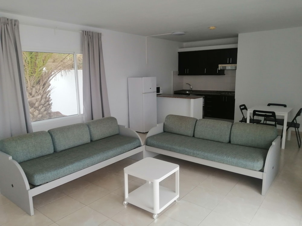 Tabaiba Apartamentos — Hotel rooms in Costa Teguise, Canary Islands
