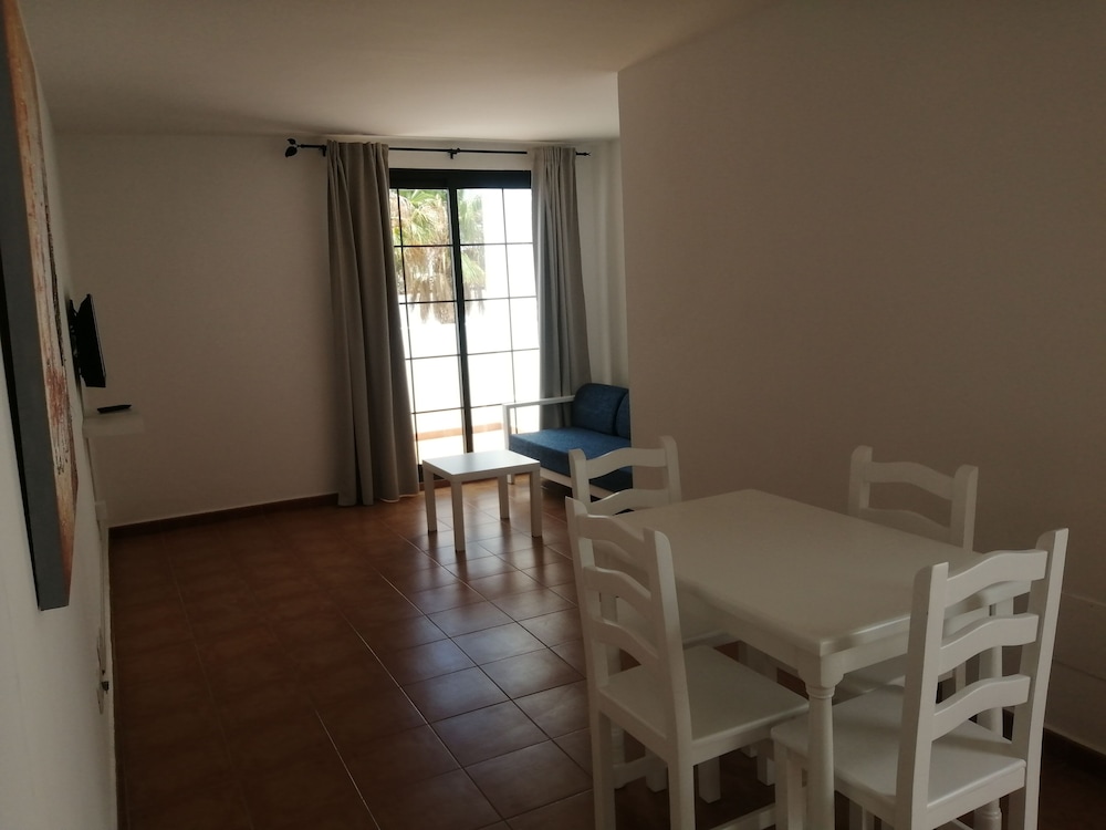 Tabaiba Apartamentos — Hotel rooms in Costa Teguise, Canary Islands