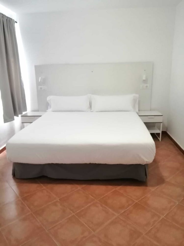 Tabaiba Apartamentos — Hotel rooms in Costa Teguise, Canary Islands