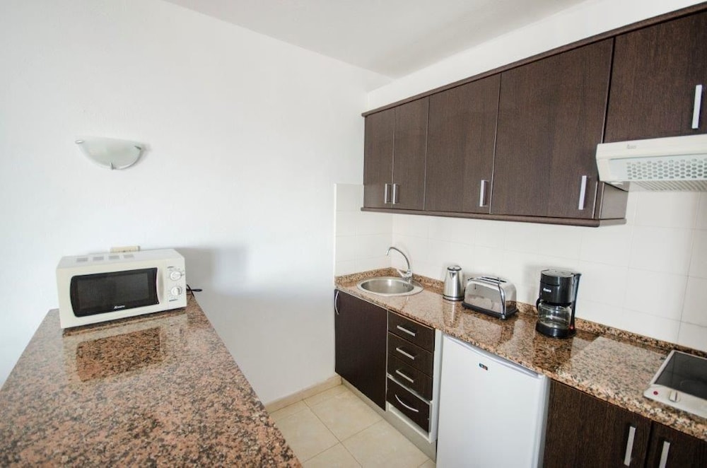 Tabaiba Apartamentos — Hotel rooms in Costa Teguise, Canary Islands